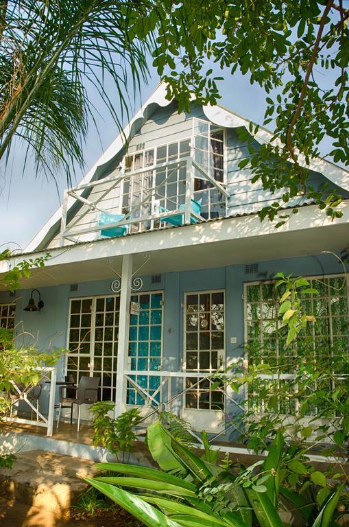Bed and Breakfast The Old House Kasane Exteriér fotografie