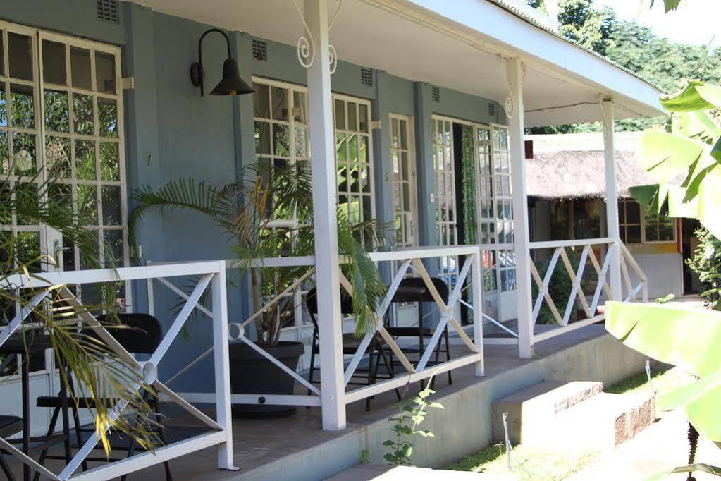 Bed and Breakfast The Old House Kasane Exteriér fotografie